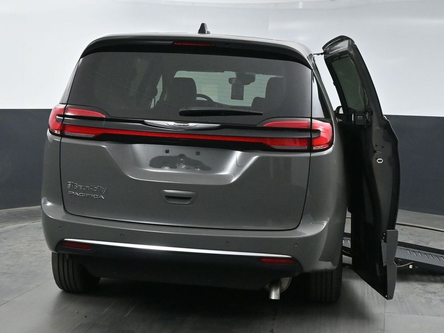 Used 2023 Chrysler Pacifica Touring L - BraunAbility Side Entry Entry Fold Out Automatic Ramp
