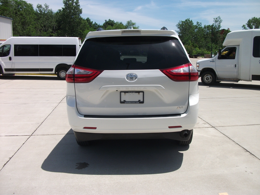 Used 2018 Toyota Sienna XLE - VMI Side Entry Entry In Floor Automatic Ramp