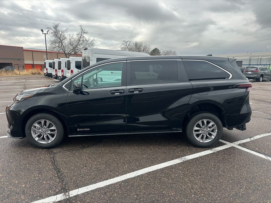 2025 TOYOTA SIENNA - Image 16