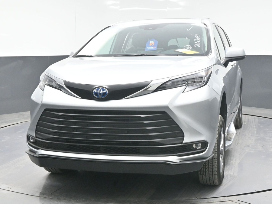 New 2025 Toyota Sienna Hybrid XLE Plus - BraunAbility Side Entry Entry In Floor Automatic Ramp