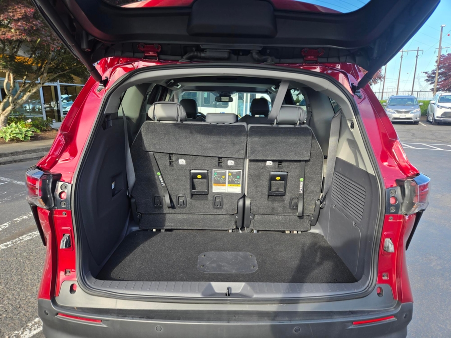 Used 2022 Toyota Sienna Hybrid XLE - BraunAbility Side Entry Fold Out Automatic Ramp