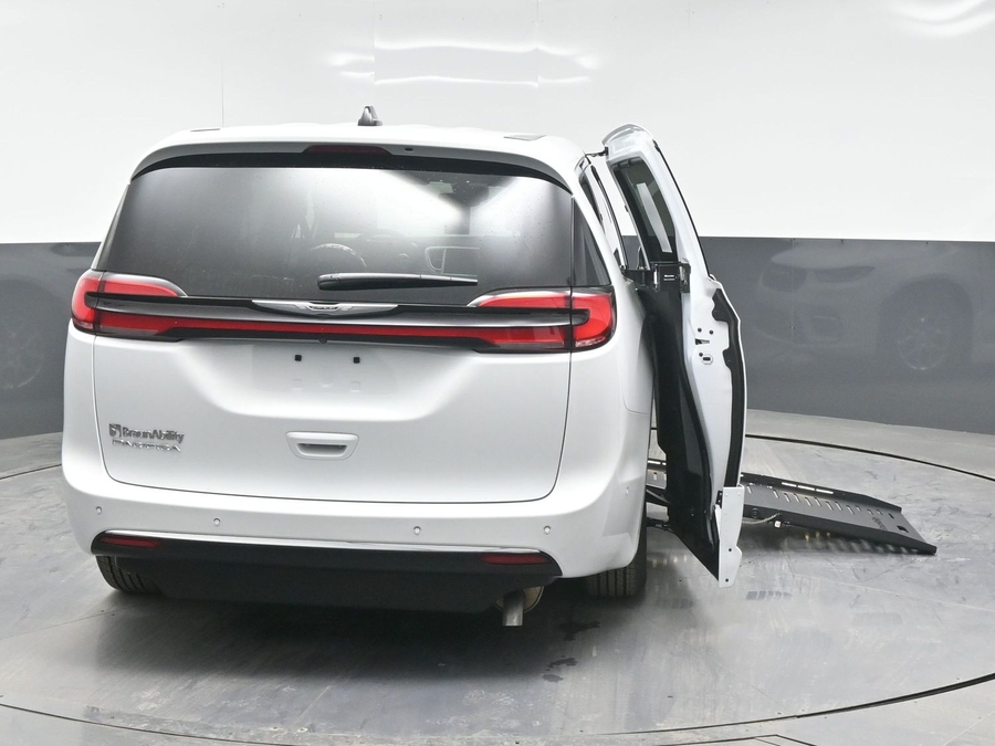 White Chrysler Pacifica image number 2