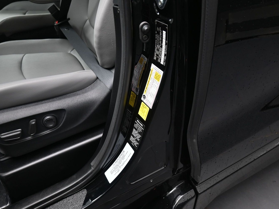 New 2026 Toyota Sienna Hybrid XLE Base - BraunAbility Side Entry Entry Fold Out Automatic Ramp