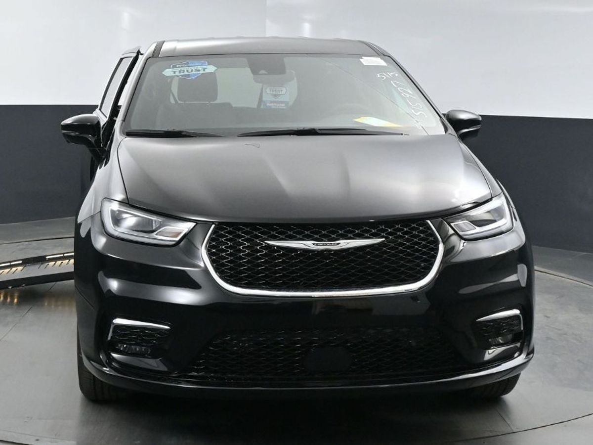 Número de imagen Chrysler Pacifica negro 18