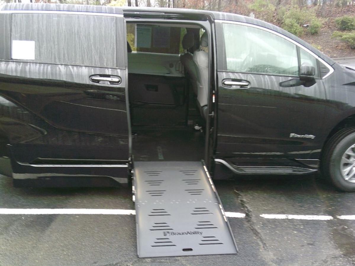 2025 TOYOTA SIENNA - Image 11