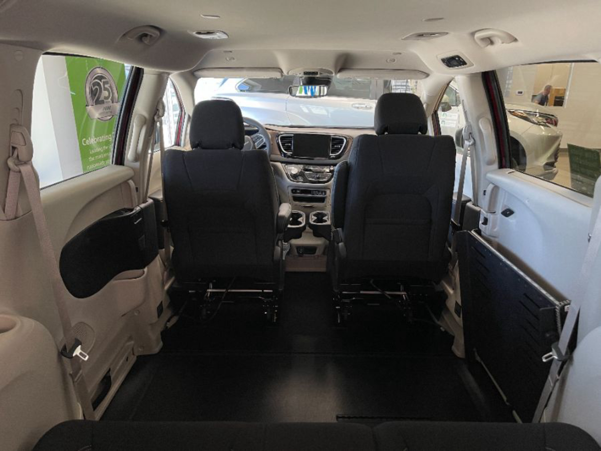 2023 CHRYSLER VOYAGER - Image 10