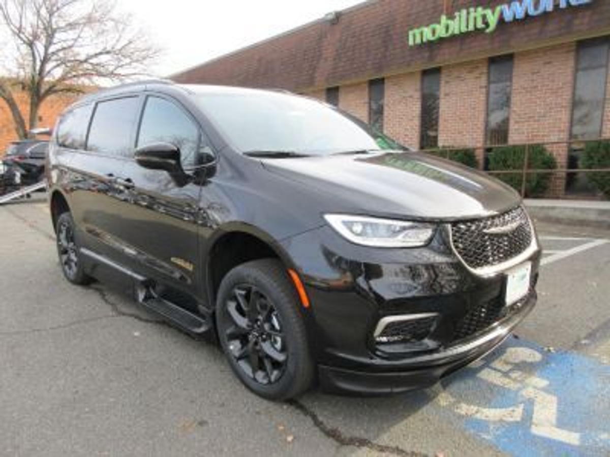 2022 CHRYSLER PACIFICA - Image 3