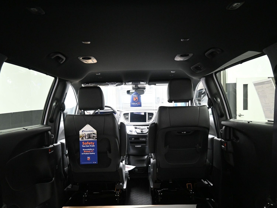 New 2025 Chrysler Pacifica Select Safety - BraunAbility Side Entry Entry In Floor Automatic Ramp