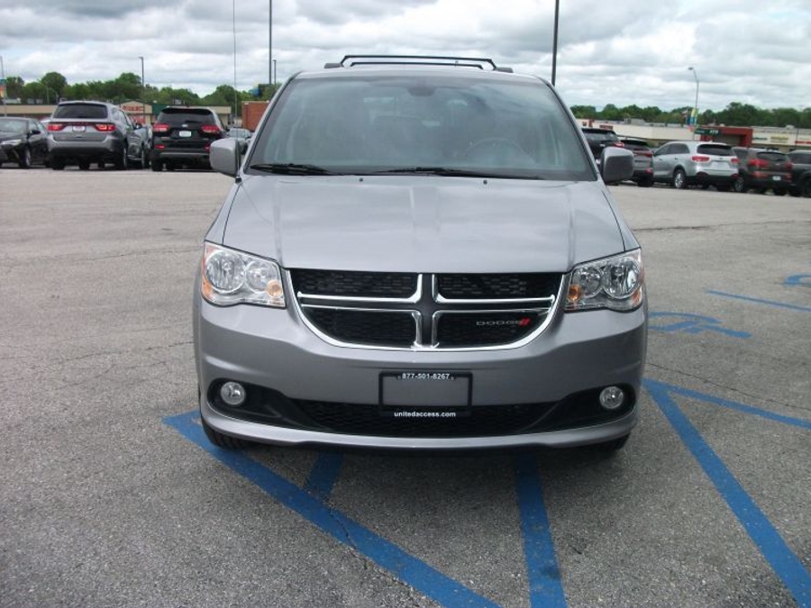 Used 2019 Dodge Grand Caravan SXT - BraunAbility Side Entry Entry Fold Out Automatic Ramp