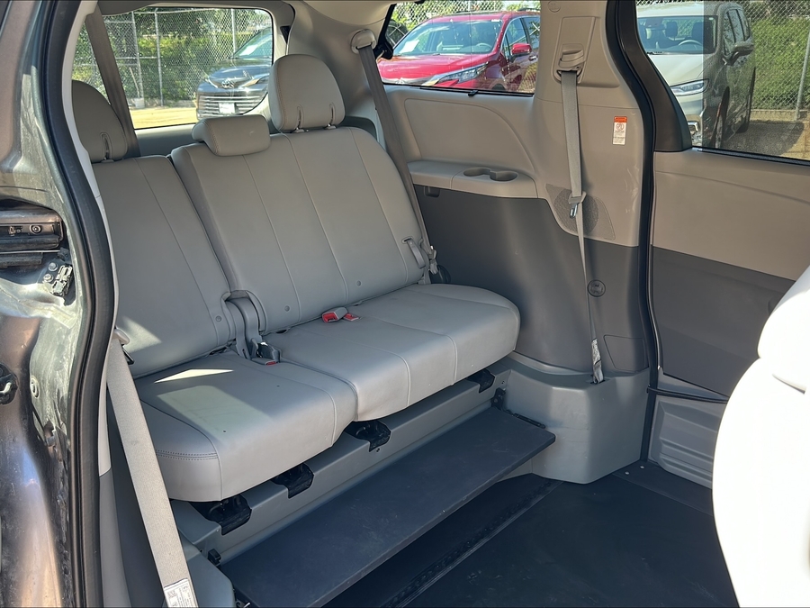 Used 2020 Toyota Sienna XLE Premium - BraunAbility Side Entry Entry Fold Out Automatic Ramp