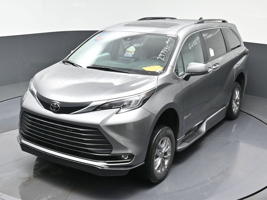 New 2026 Toyota Sienna Hybrid XLE Add - BraunAbility Side Entry In Floor Automatic Ramp