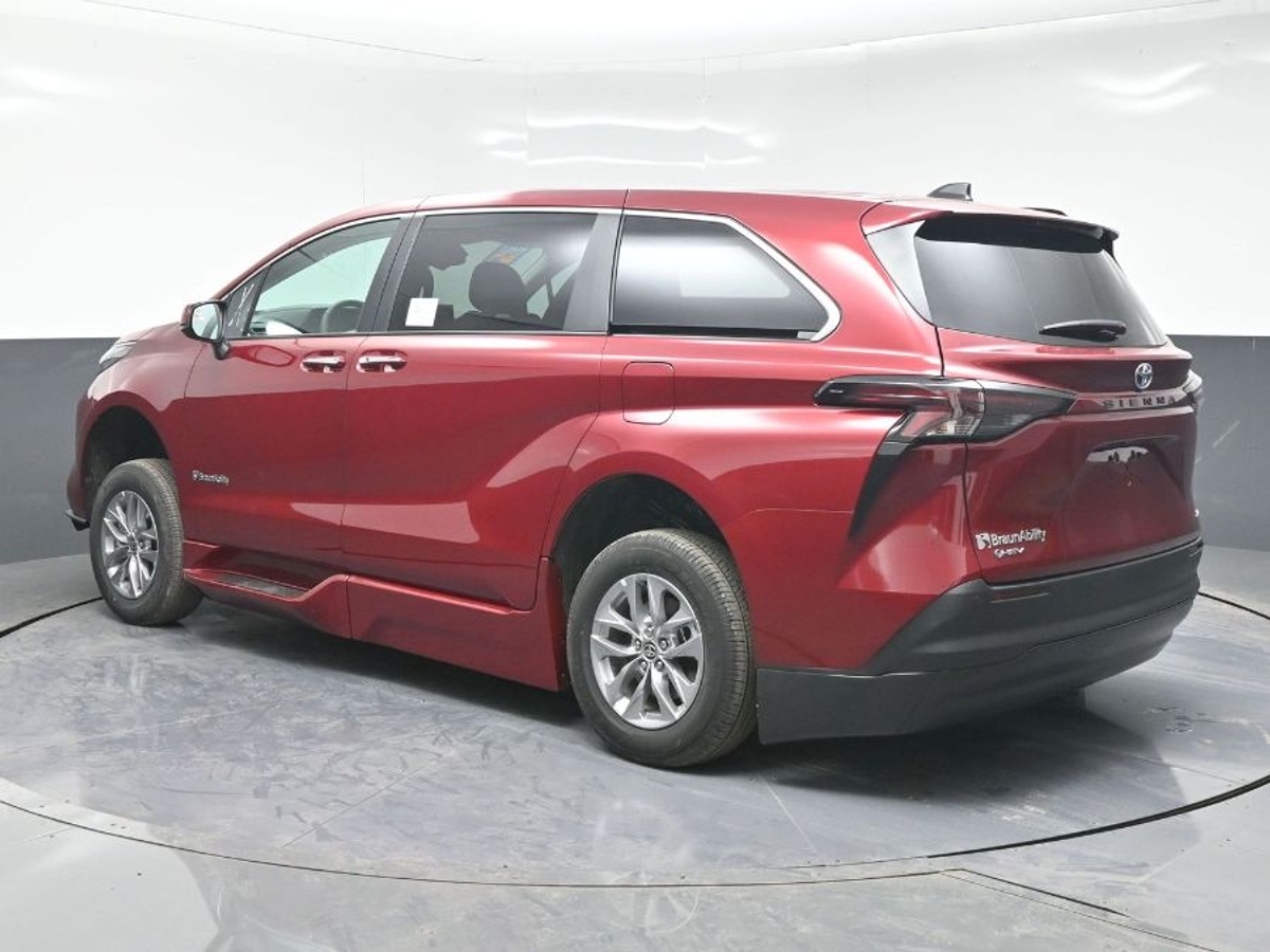 2025 TOYOTA SIENNA - Image 2