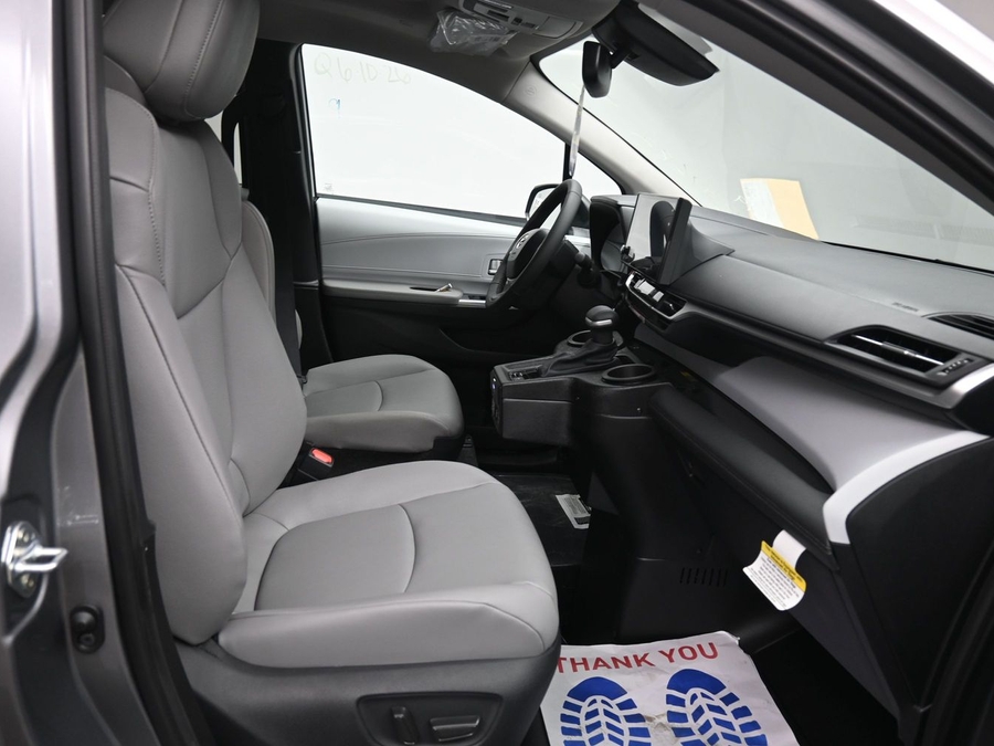 Grey Toyota Sienna image number 8