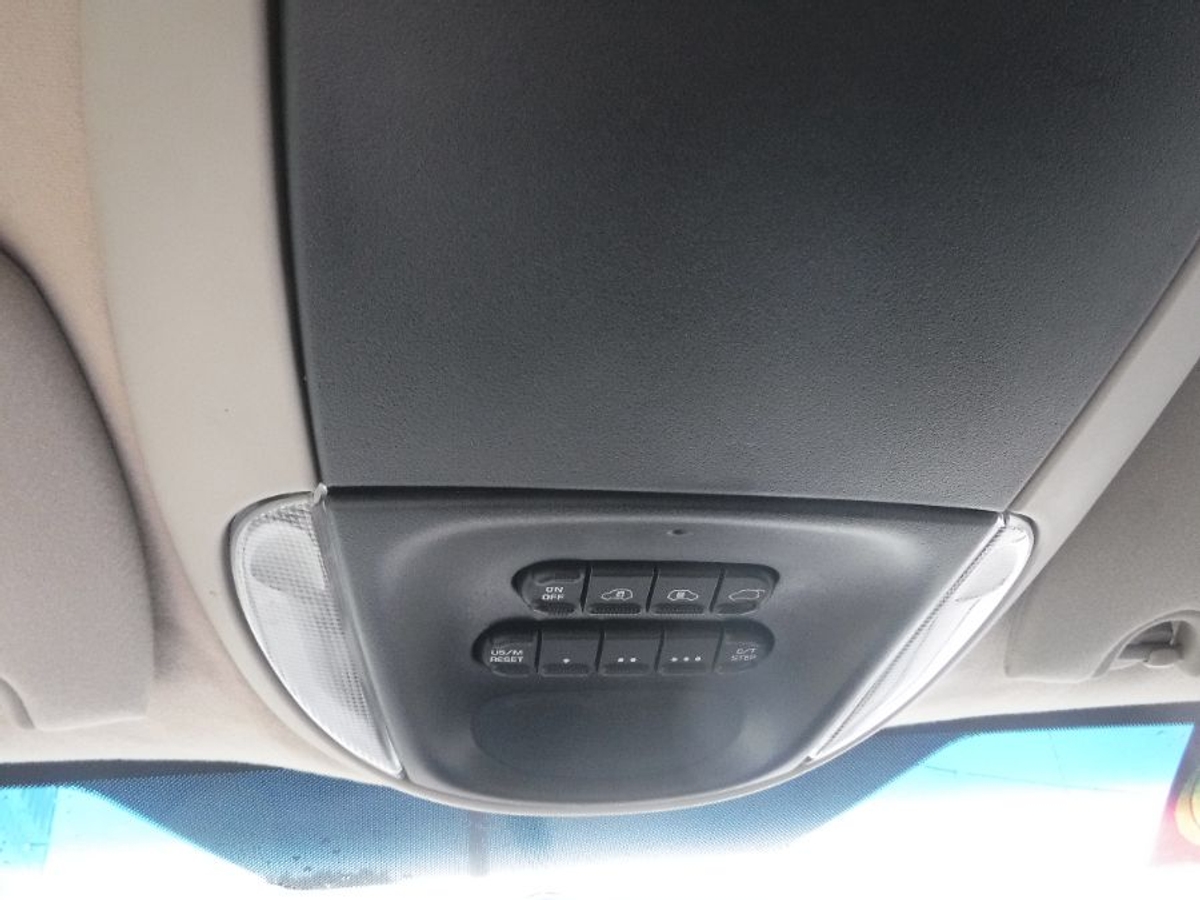 2006 CHRYSLER TOWN AND COUNTRY - Image 14