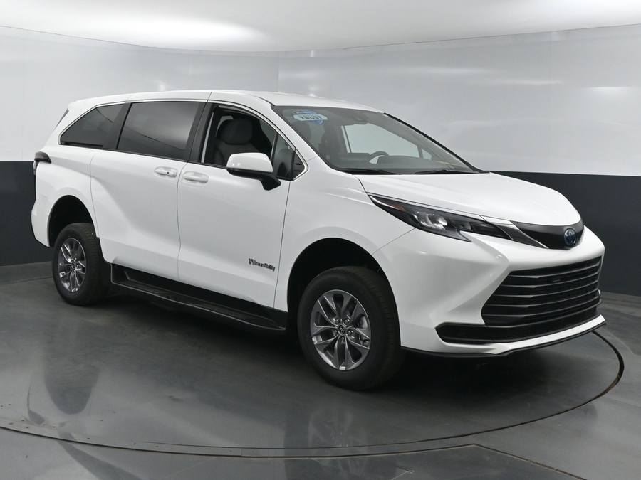 New 2025 Toyota Sienna Hybrid LE - BraunAbility Commercial Rear Entry Entry Fold Out Manual Ramp