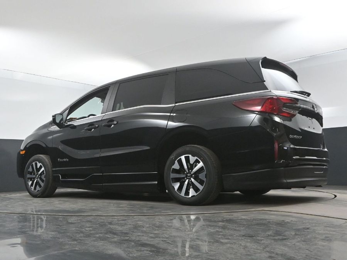 Black Honda Odyssey image number 19