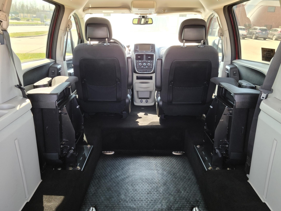 Used 2019 Dodge Grand Caravan SE - International Mobility Rear Entry Entry Fold Out Manual Ramp