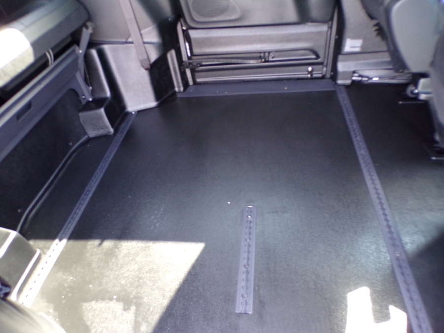 Black Chrysler Pacifica image number 37