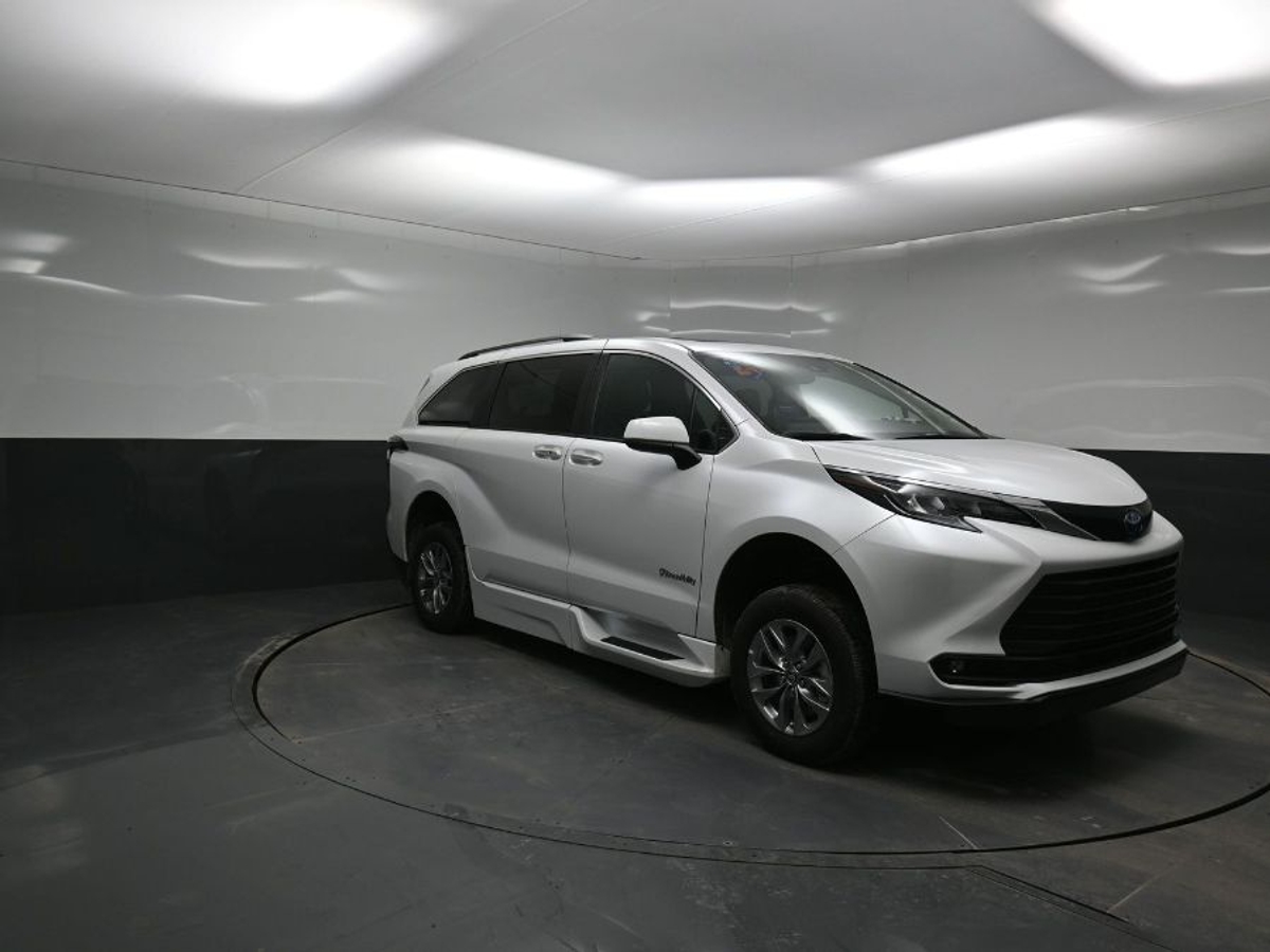 2025 TOYOTA SIENNA - Image 18