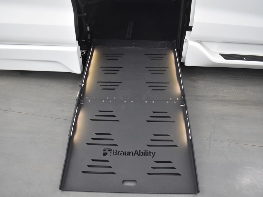 New 2025 Toyota Sienna Hybrid XSE Sport - BraunAbility Side Entry Entry Fold Out Automatic Ramp