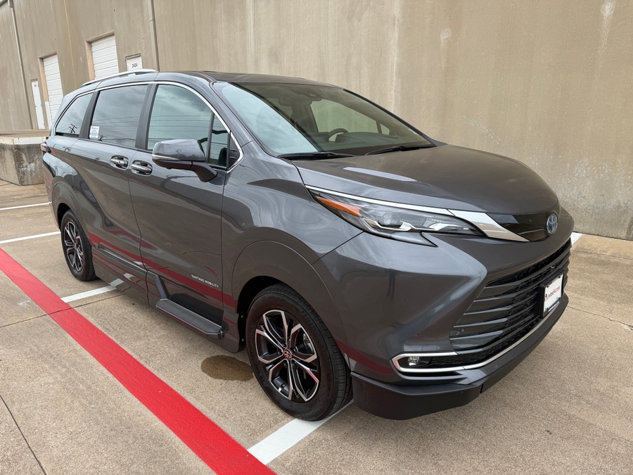 New 2025 Toyota Sienna Hybrid Platinum AWD - VMI Side Entry Entry In Floor Automatic Ramp