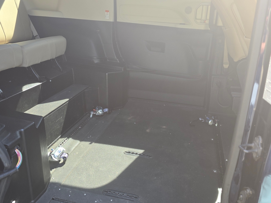 2021 Toyota Sienna XLE - Photo 17