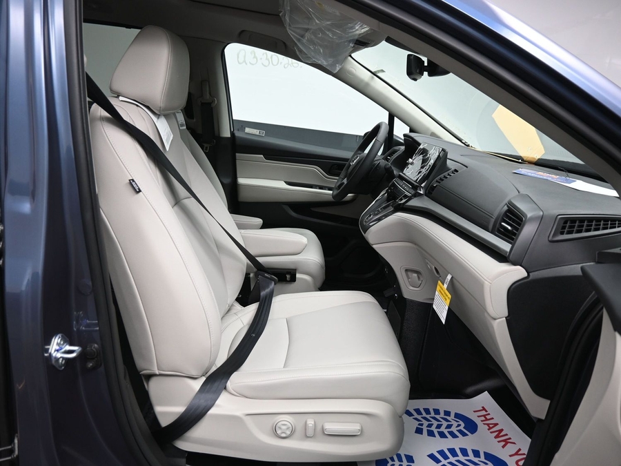 Blue Honda Odyssey image number 8
