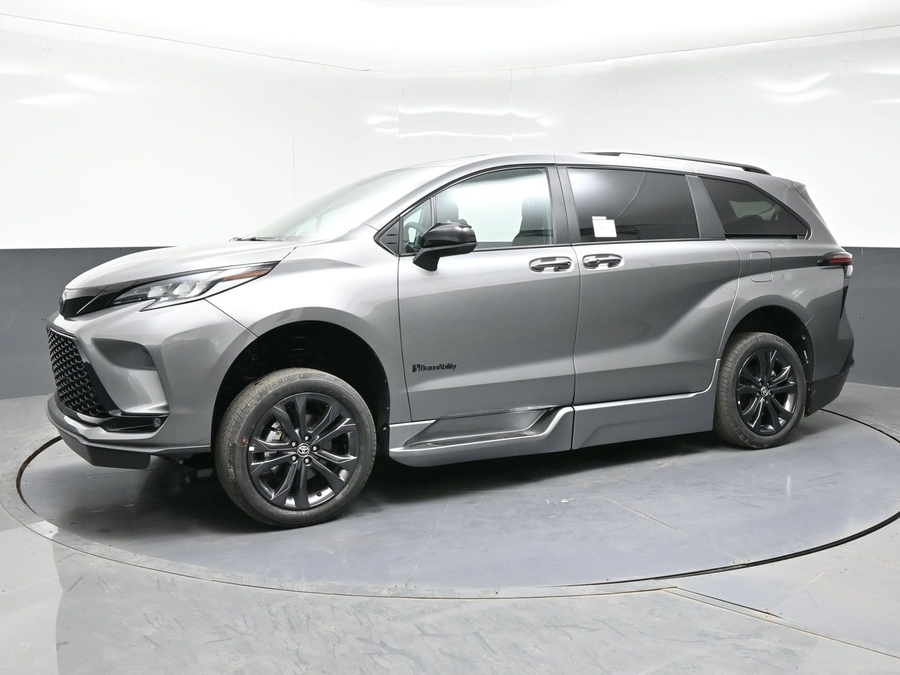 New 2026 Toyota Sienna Hybrid XSE Sport - BraunAbility Side Entry Entry Fold Out Automatic Ramp