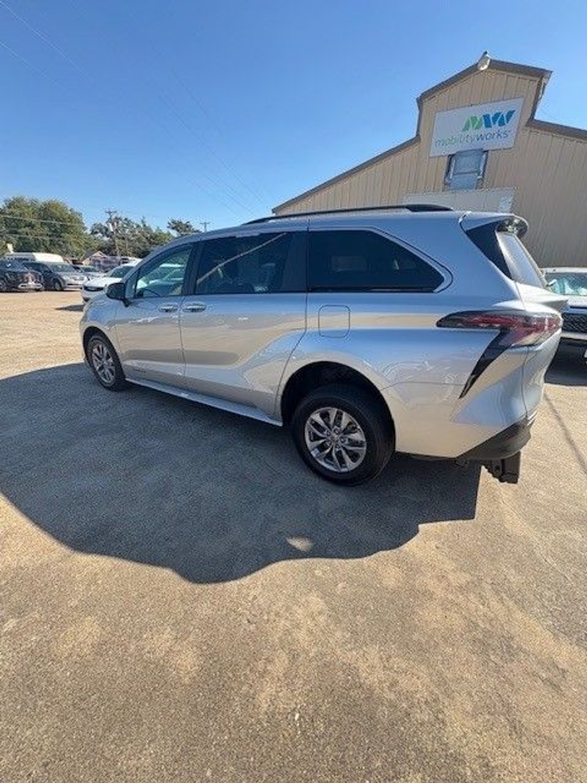 2024 TOYOTA SIENNA - Image 10