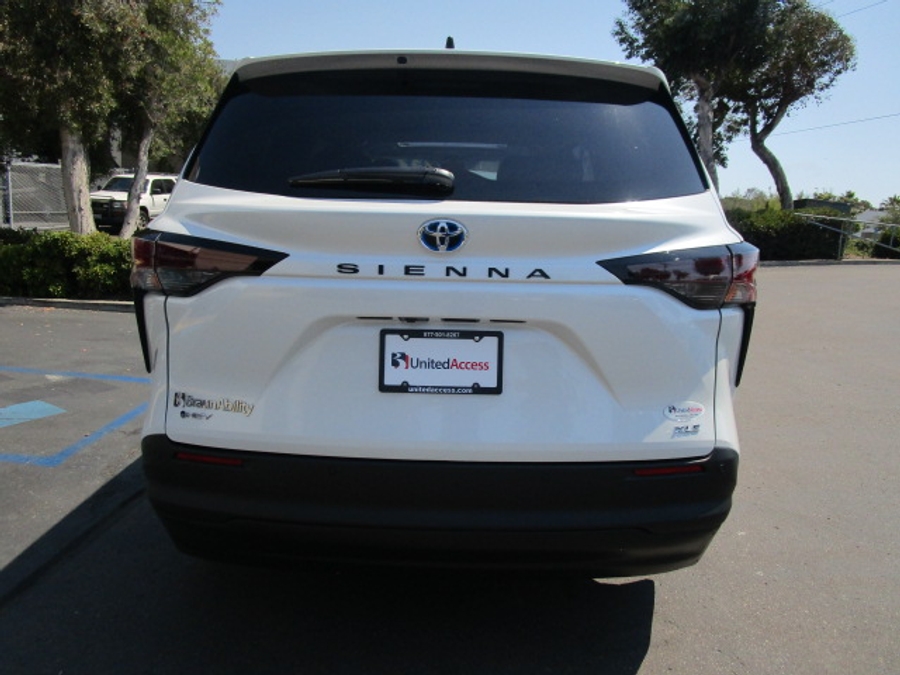 New 2025 Toyota Sienna Hybrid XLE Base - BraunAbility Side Entry Entry Fold Out Automatic Ramp