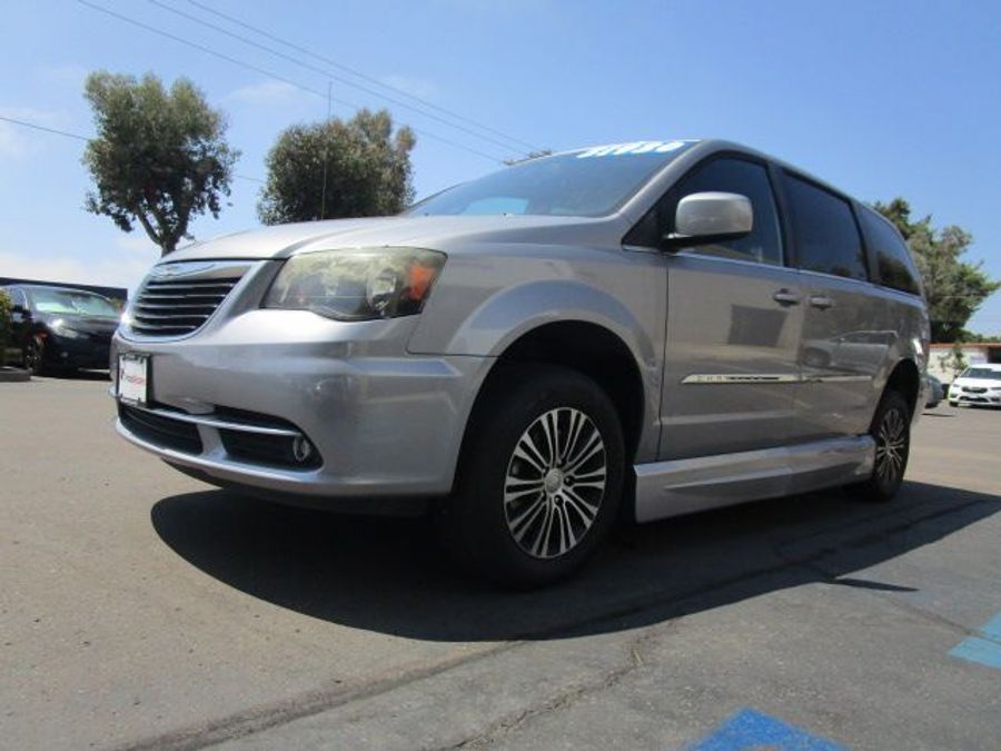 Used 2014 Chrysler Town and Country S - VMI Side Entry Entry In Floor Automatic Ramp
