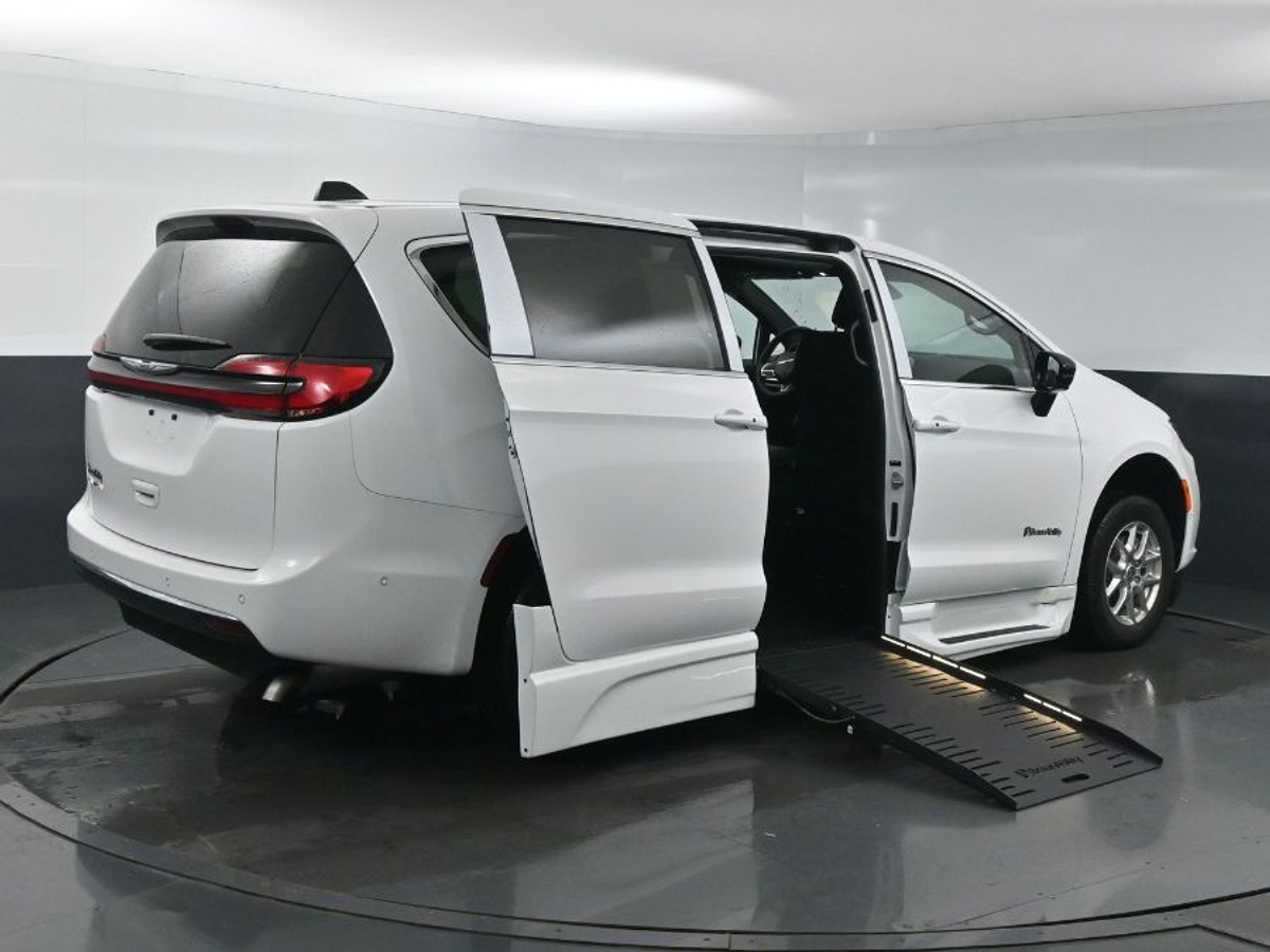 2025 CHRYSLER PACIFICA - Image 5