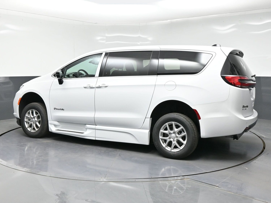 New 2026 Chrysler Pacifica Select Safety - BraunAbility Side Entry Entry Fold Out Automatic Ramp