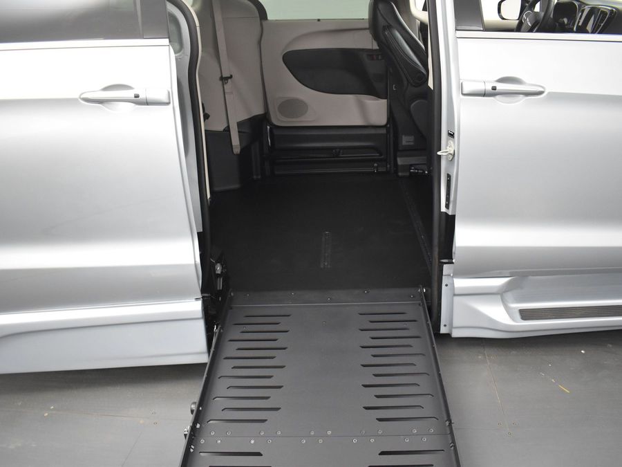 Used 2024 Chrysler Pacifica Touring L - BraunAbility Side Entry Entry Fold Out Automatic Ramp