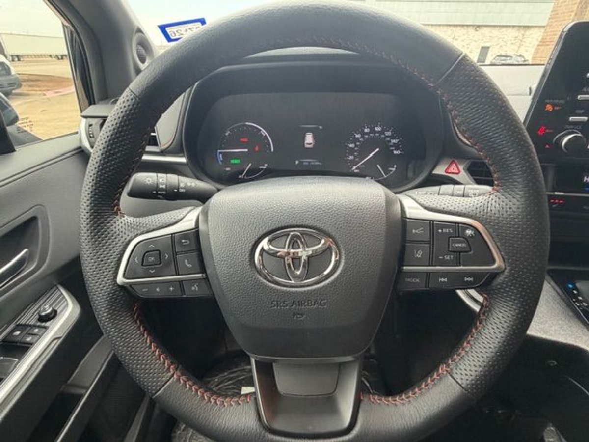 2024 TOYOTA SIENNA - Image 9