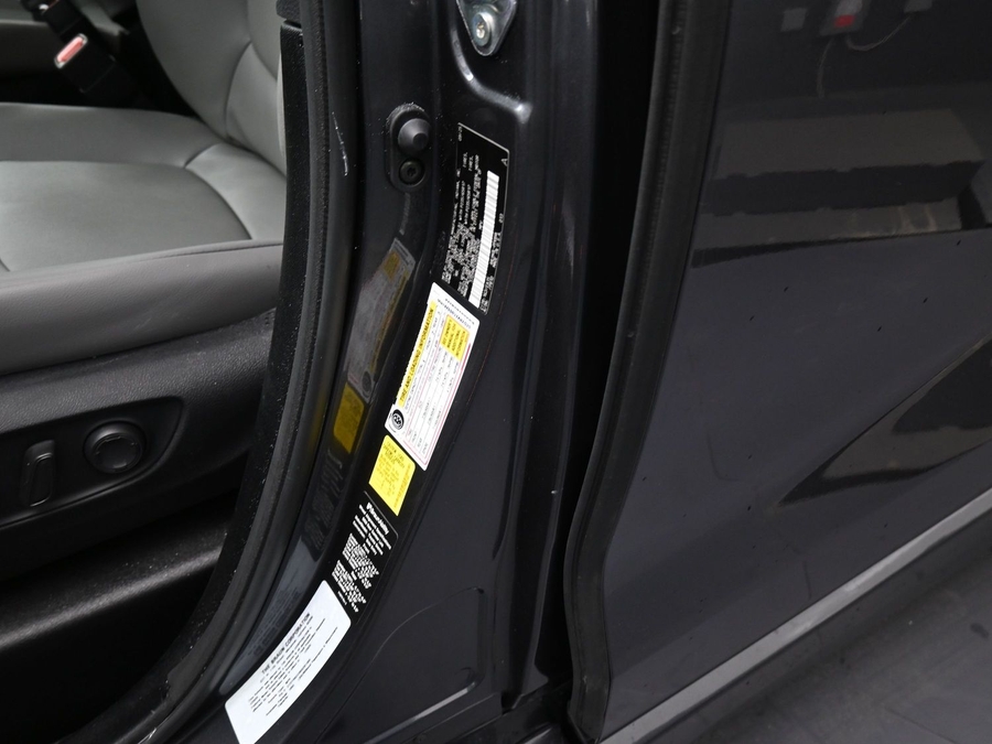 New 2025 Toyota Sienna Hybrid XLE Base - BraunAbility Side Entry Entry In Floor Automatic Ramp
