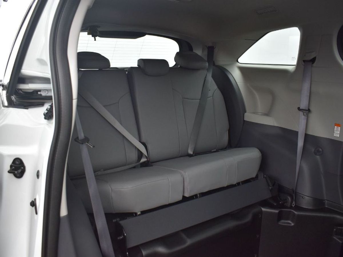2023 TOYOTA SIENNA - Image 11