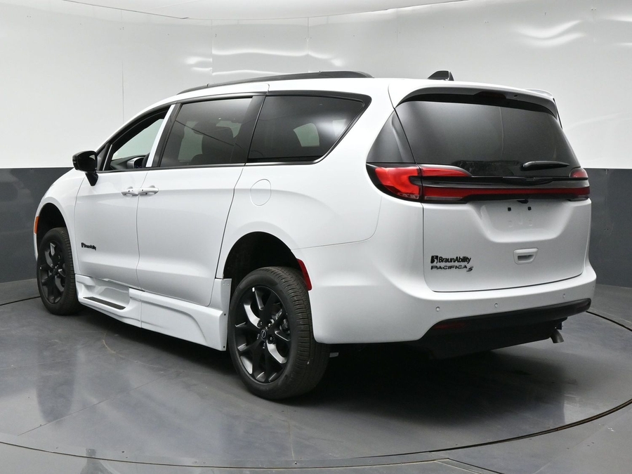 New 2026 Chrysler Pacifica Select Sport - BraunAbility Side Entry Fold Out Automatic Ramp
