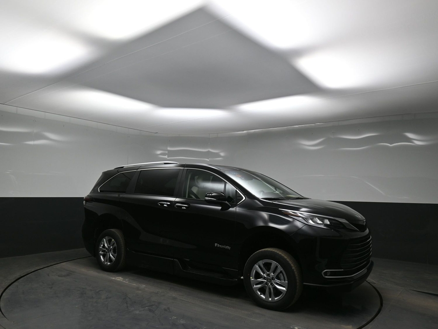 New 2026 Toyota Sienna Hybrid Limited - BraunAbility Side Entry Fold Out Automatic Ramp