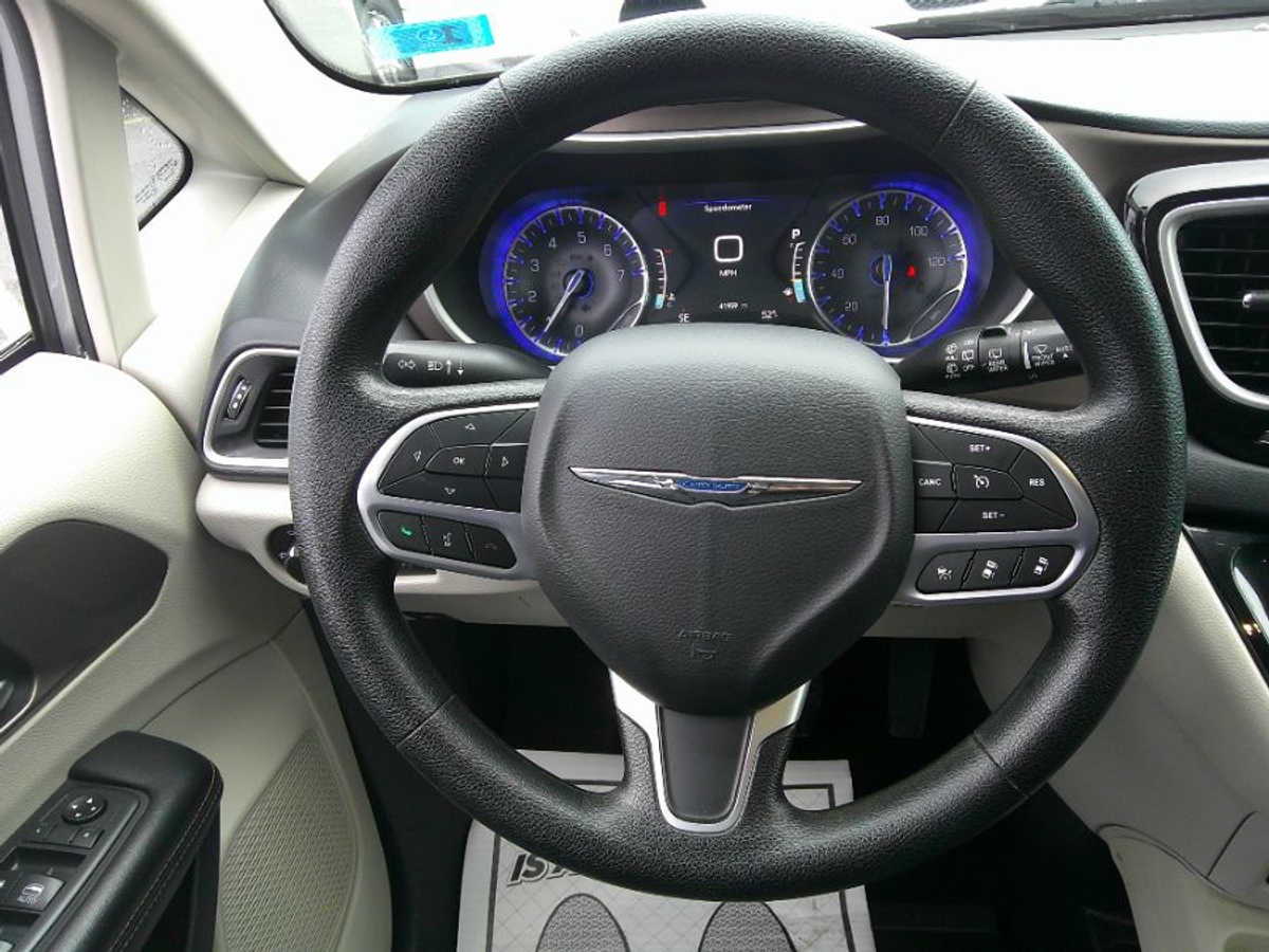 2019 CHRYSLER PACIFICA - Image 17