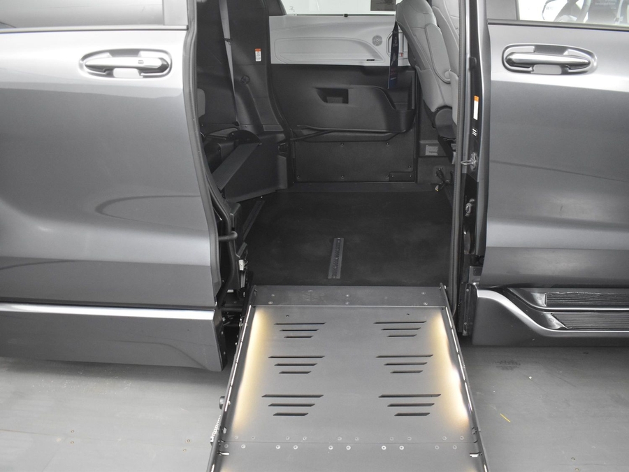 New 2025 Toyota Sienna Hybrid XLE Base - BraunAbility Side Entry Entry Fold Out Automatic Ramp