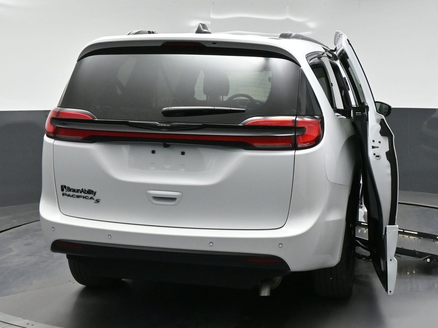 New 2026 Chrysler Pacifica Select Sport - BraunAbility Side Entry Fold Out Automatic Ramp