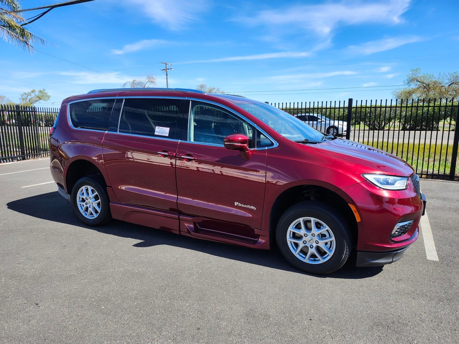 Used 2021 Chrysler Pacifica Touring L - BraunAbility Side Entry Entry In Floor Automatic Ramp