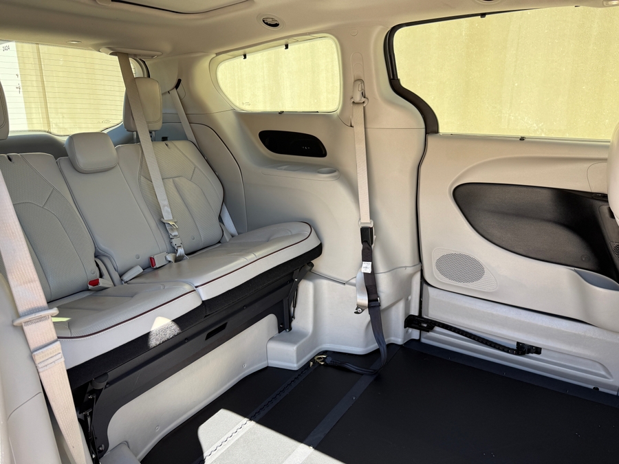 Used 2020 Chrysler Pacifica Limited - BraunAbility Side Entry Entry In Floor Automatic Ramp