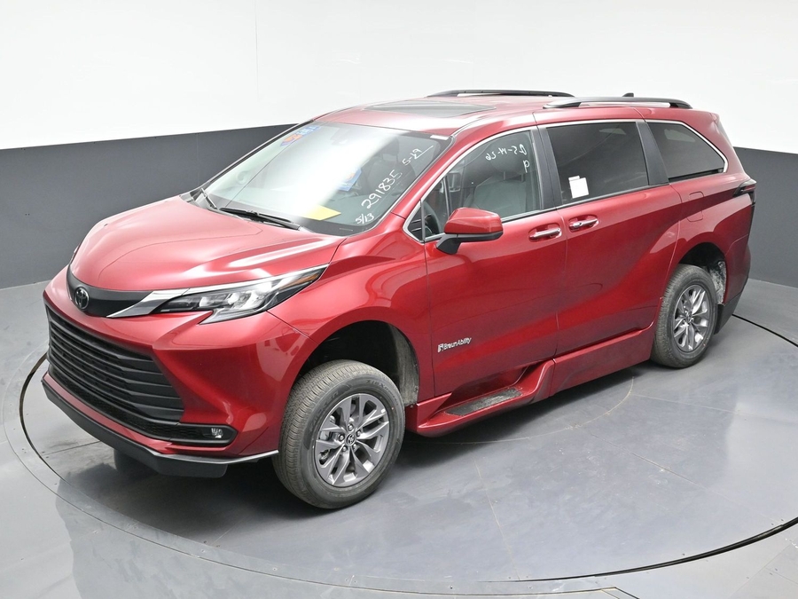 New 2026 Toyota Sienna Hybrid XLE Add - BraunAbility Side Entry Entry In Floor Automatic Ramp