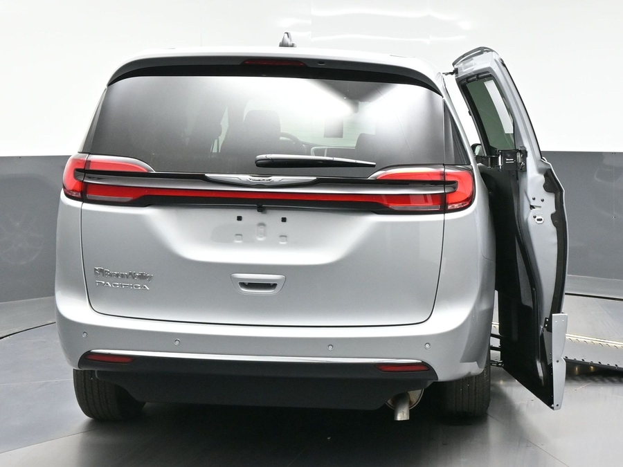 New 2026 Chrysler Pacifica Select Safety - BraunAbility Side Entry In Floor Automatic Ramp