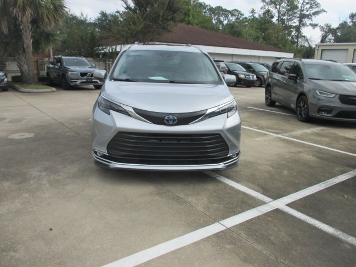 2024 TOYOTA SIENNA - Image 2
