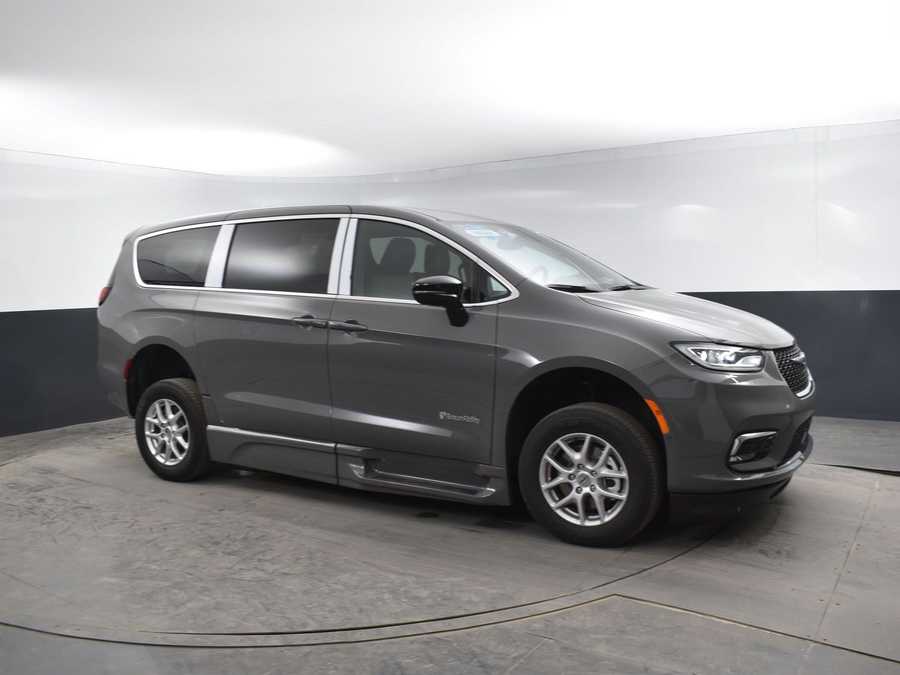 Used 2025 Chrysler Pacifica Select Safety - BraunAbility Side Entry In Floor Automatic Ramp