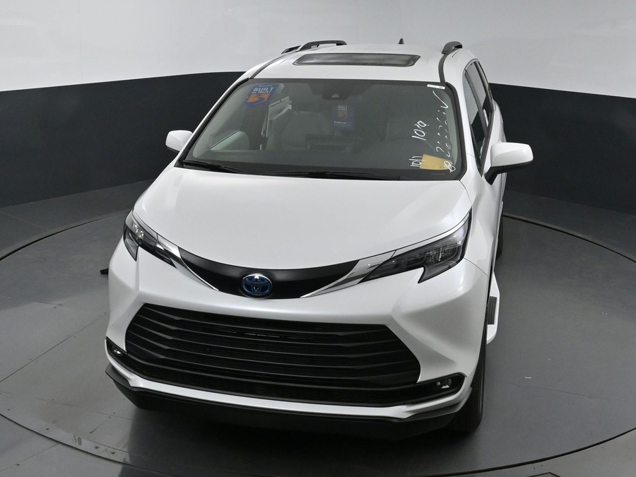 New 2025 Toyota Sienna Hybrid XLE Plus - BraunAbility Side Entry Entry Fold Out Automatic Ramp