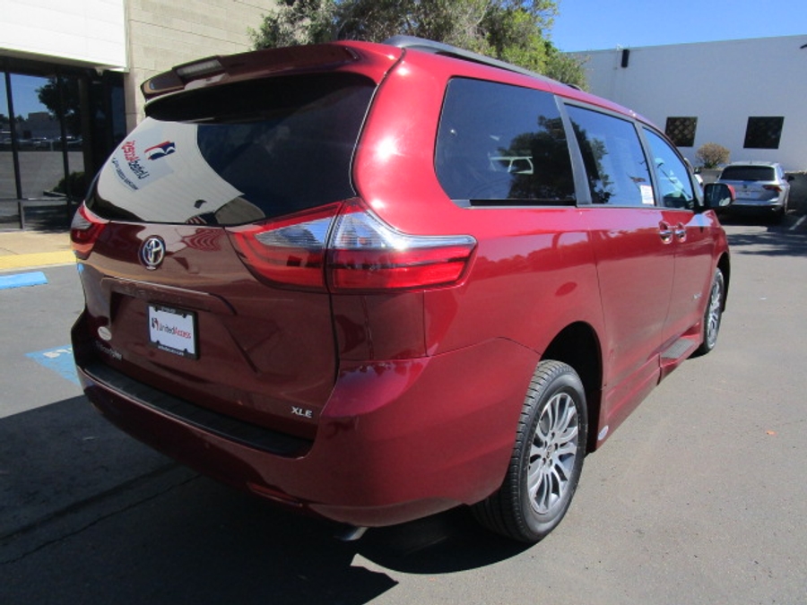 Used 2020 Toyota Sienna XLE - BraunAbility Side Entry Entry In Floor Automatic Ramp